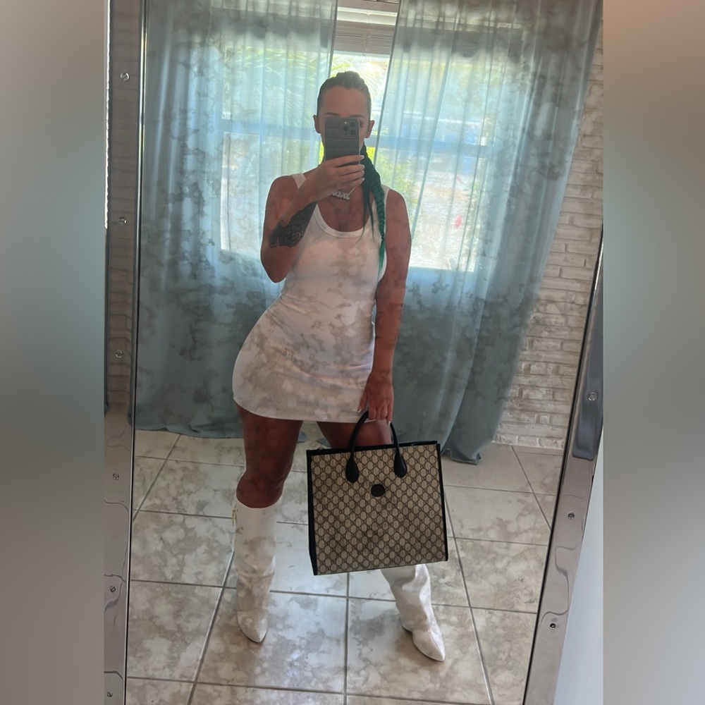 Fashion Nova Chic White Boots worn at EXXXOTICA MIA - Picture 4 of 5